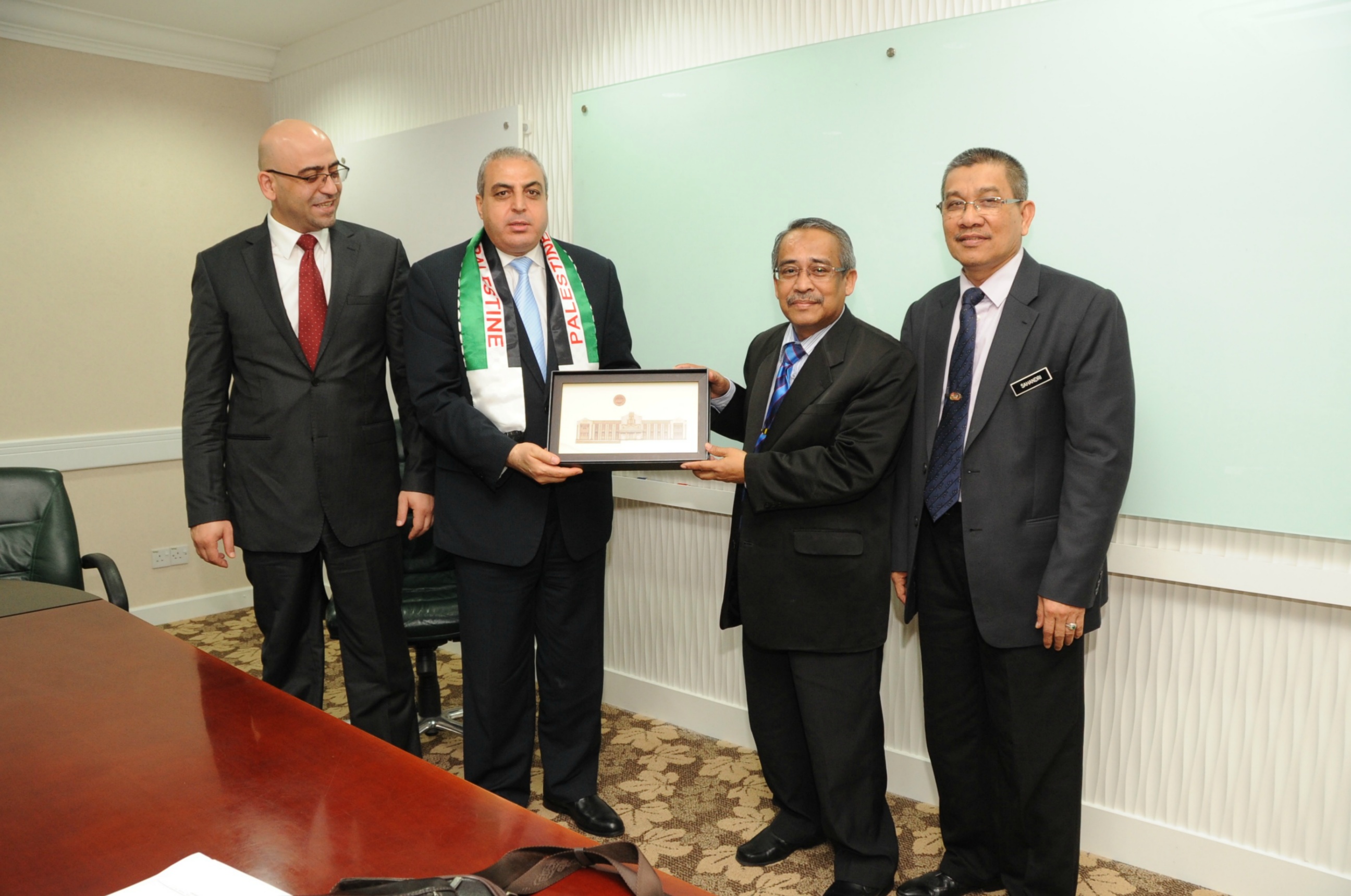 PRO 16 3 PALESTINEHAS 7695